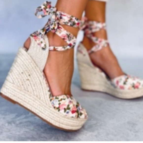 Sexy strappy wedges - Picture 3 of 4